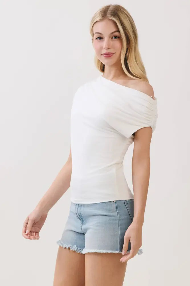 UNBALANCED OFF SHOULDER FITTED TOP - VJT300172: Ivory / S