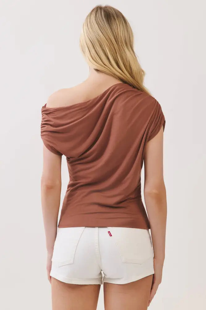 UNBALANCED OFF SHOULDER FITTED TOP - VJT300172: Ivory / S