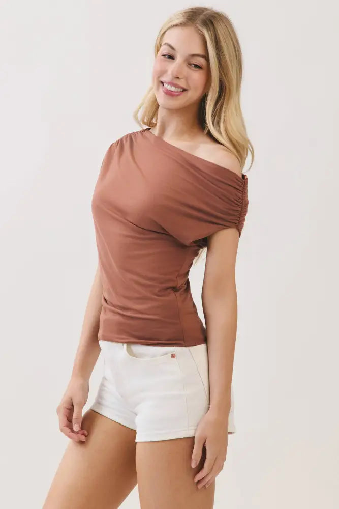UNBALANCED OFF SHOULDER FITTED TOP - VJT300172: Ivory / S