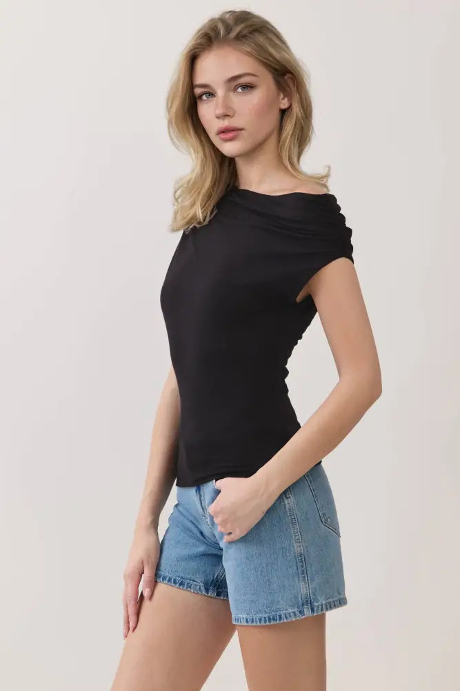 UNBALANCED OFF SHOULDER FITTED TOP - VJT300172: Ivory / S