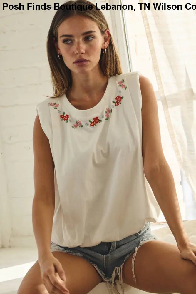 Sleeveless Knit Top: White / S