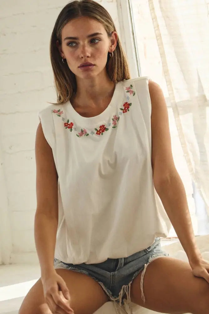 Sleeveless Knit Top: White / S